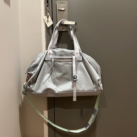 Lululemon All You Need Duffle - Picture 2 of 10